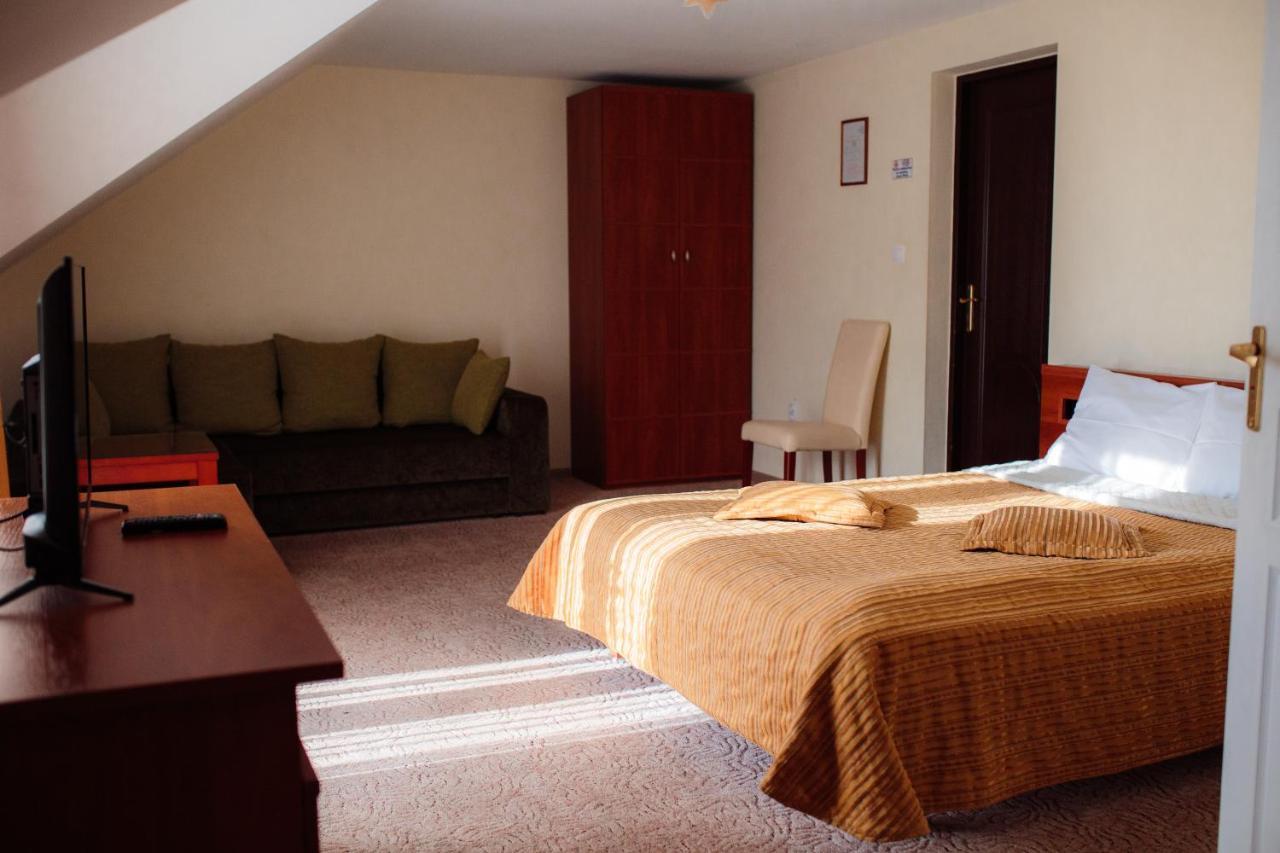 Euro Motel Lyuboml Exterior photo
